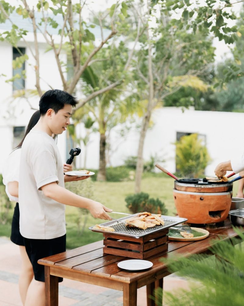 Những vị khách thưởng thức social hour
